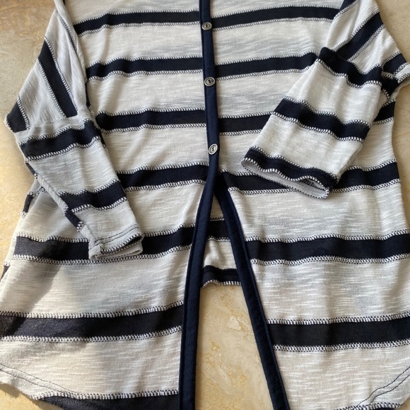 3/ $12 💖 Finn + Clove Striped 3/4 sleeve knit T M - Picture 6 of 6